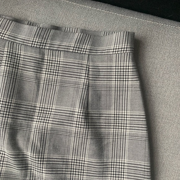 🤍Zara Plaid Checked Ruffle Gray Mini Skirt🤍 - Picture 6 of 7